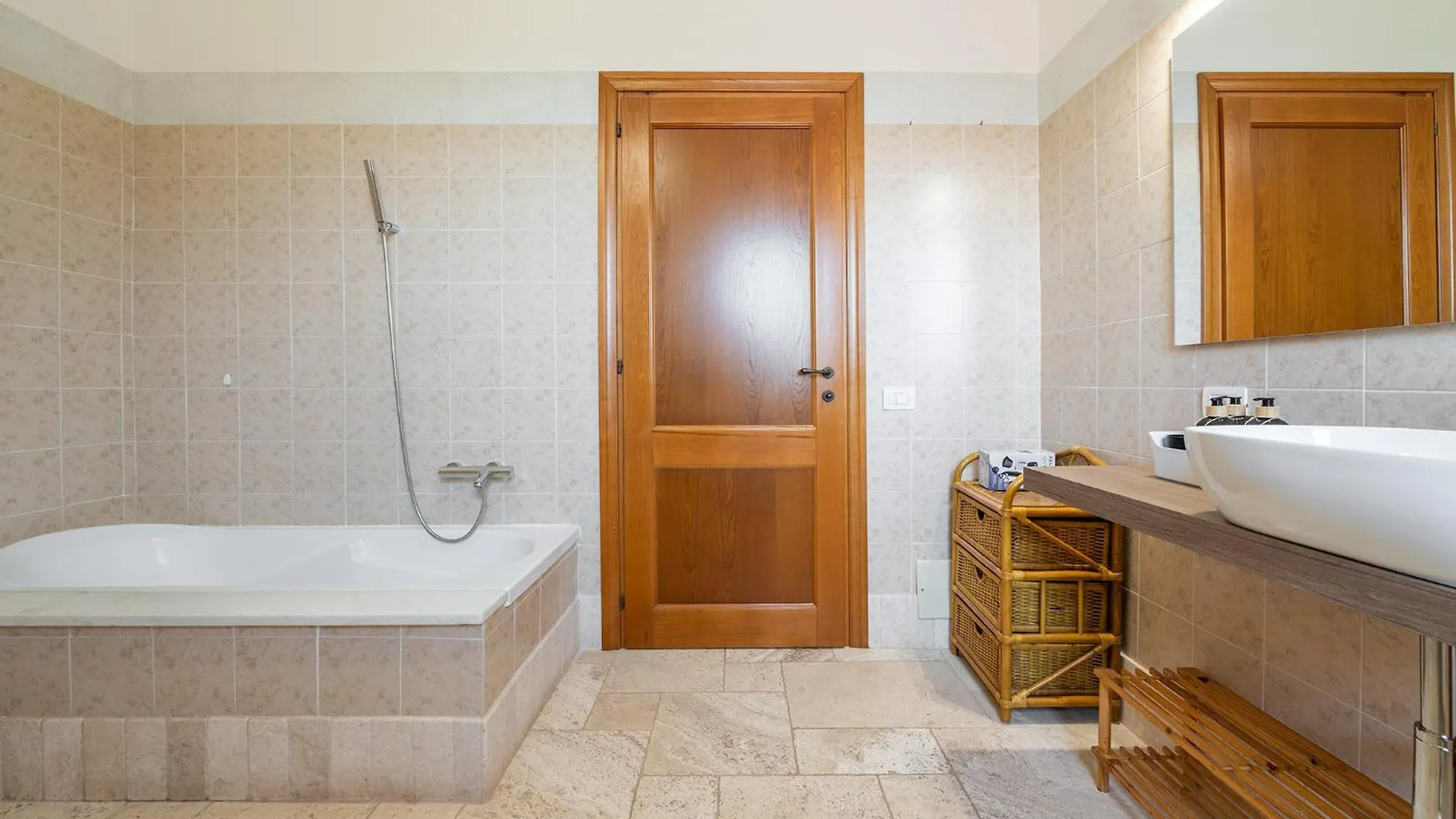 מלון Poggio dei Pini Casa Pilato בית הארחה